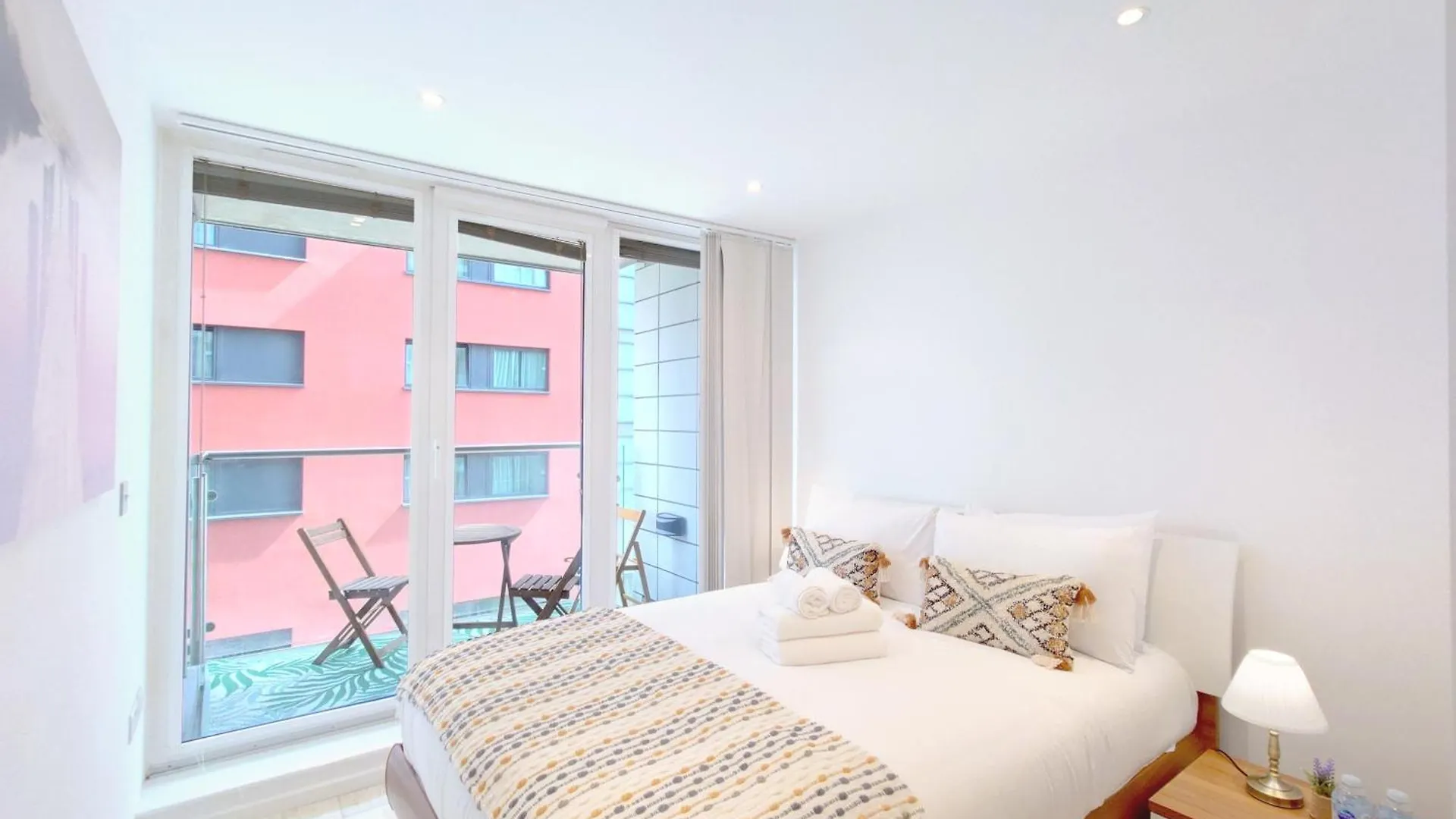 Deluxe One Bed Apartment By London Excel & O2