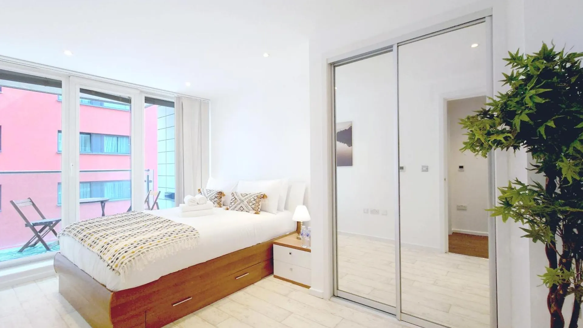 Deluxe One Bed Apartment By London Excel & O2